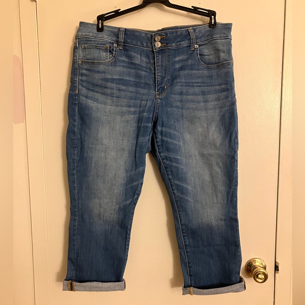 American Eagle artist cropped jeans; size 18; super indigo